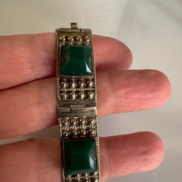 Green and Silver Bracelet with Intricate Beaded Design - Picture 5 of 7